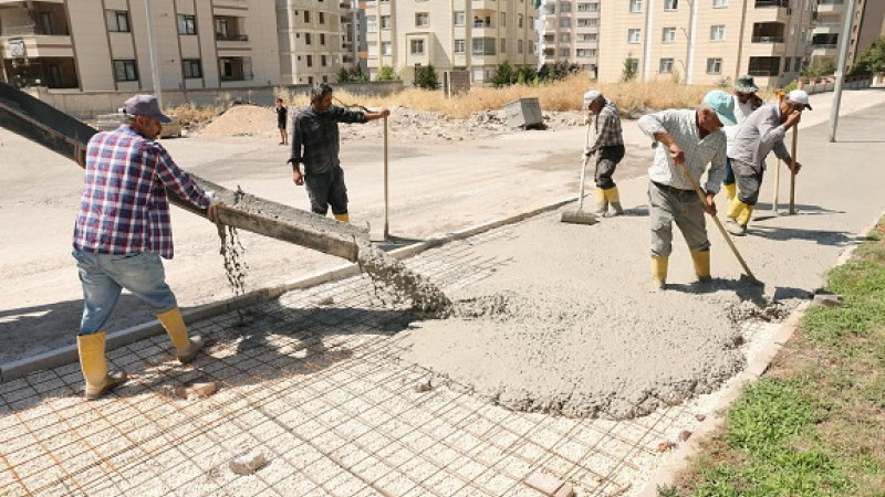 Karaköprü'deki Parklarda Bisiklet ve Yürüyüş Yolu Yapılıyor