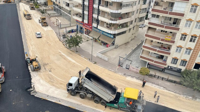 Şanlıurfa Büyükşehir Belediyesi Karaköprü’de Yolları Yeniliyor
