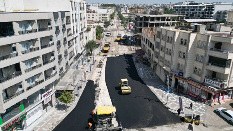 Büyükşehir Belediyesi Adnan Menderes Caddesini Asfaltla Yeniliyor