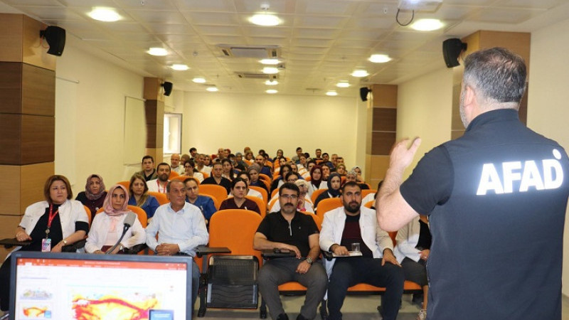 Harran Üniversitesi Hastanesi Personeline Temel Afet Farkındalık Eğitimi Verildi