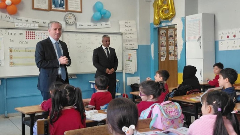 Milli Eğitim Müdürü Hasan Kökrek'ten Haliliye 2002 Vakıflar İlkokulu'na Ziyaret