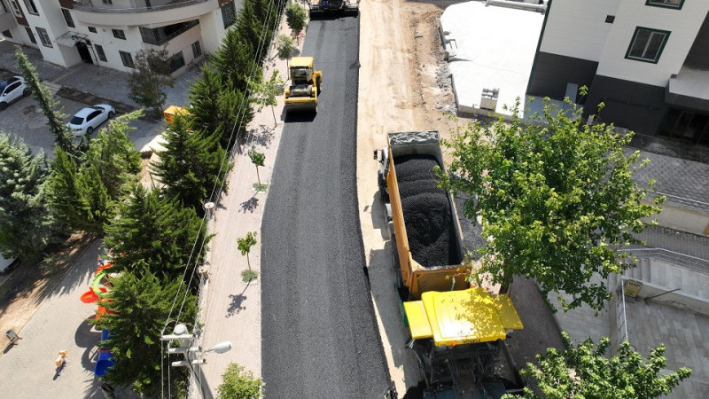 Büyükşehirden Karaköprü Akpiyar Mahallesi'nde Asfalt Çalışmaları