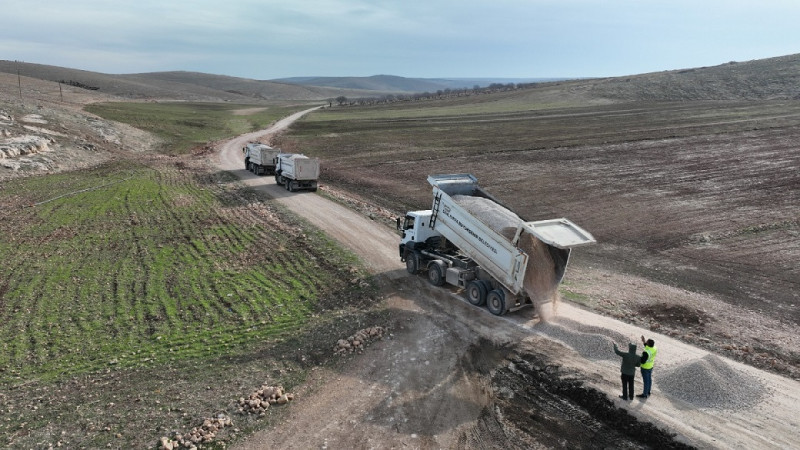 Şanlıurfa Büyükşehir Belediyesi 3 İlçede Yol Çalışmalarını Sürdürüyor