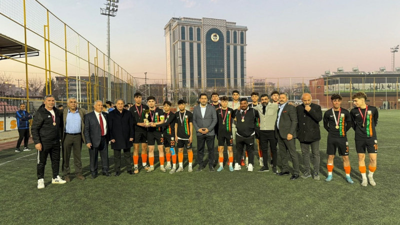 Şanlıurfa Büyükşehir Belediye Spor kulübü U18 Futbol Takımında Liderlik Sevinci