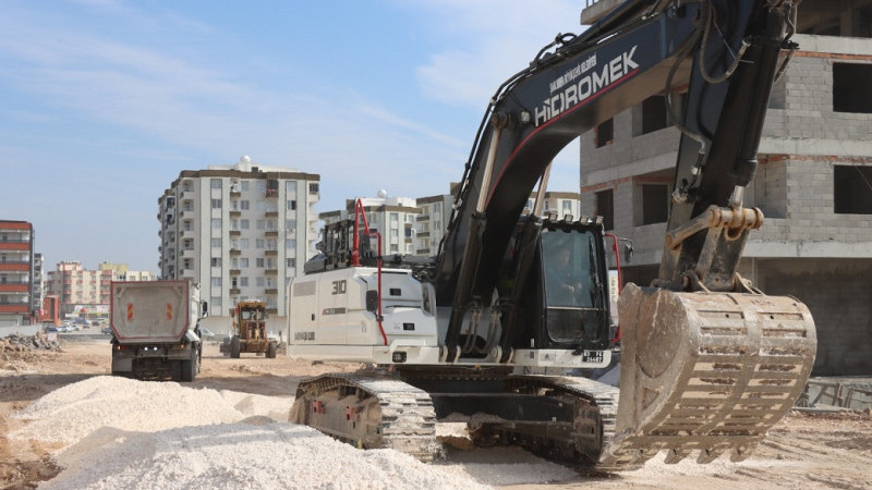 Büyükşehir Belediyesi Viranşehir'de Ulaşım Çalışmalarını Sürdürüyor