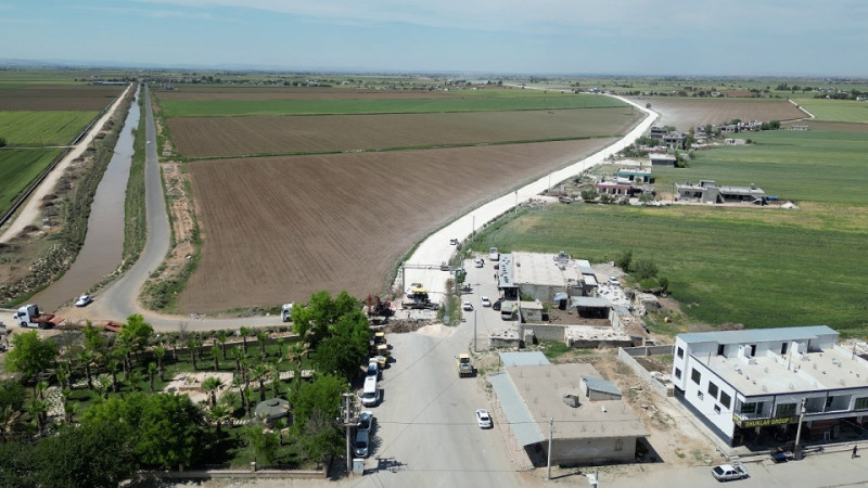 Büyükşehir Belediyesi'nden Harran-Yardımcı Yolunda Asfaltlama Çalışmaları