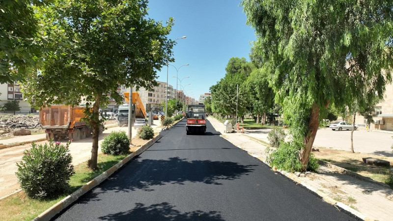 Şanlıurfa Büyükşehir Belediye'nden Viranşehir'de Sıcak Asfalt Çalışmaları