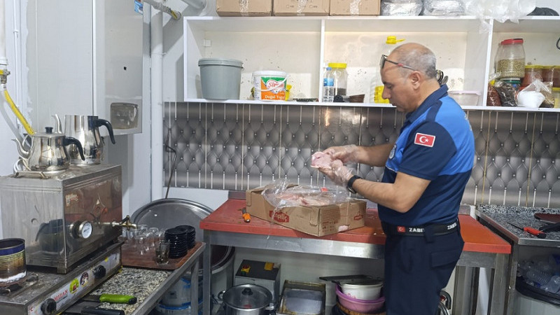 Karaköprü'de Zabıta Restoran ve Dönercileri Denetledi