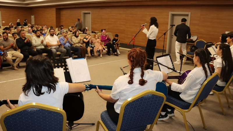 Şanlıurfa'da Öğrencilerin Düzenlediği Gitar Konseri Yoğun İlgi Gördü