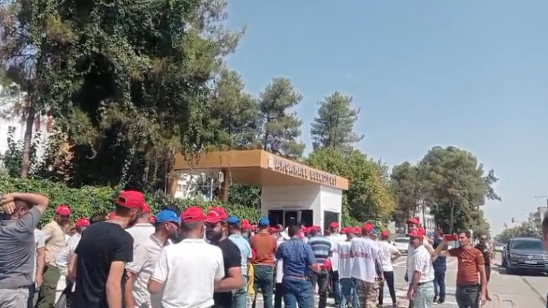 Akçakale'de Belediye Çalışanları Protesto Yürüyüşü Yaptı