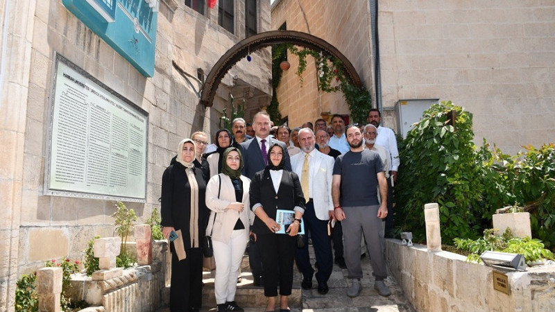 Harran Üniversitesi Rektörü Prof. Dr. Güllüoğlu Yazar ve Edebiyatçılarla Buluştu