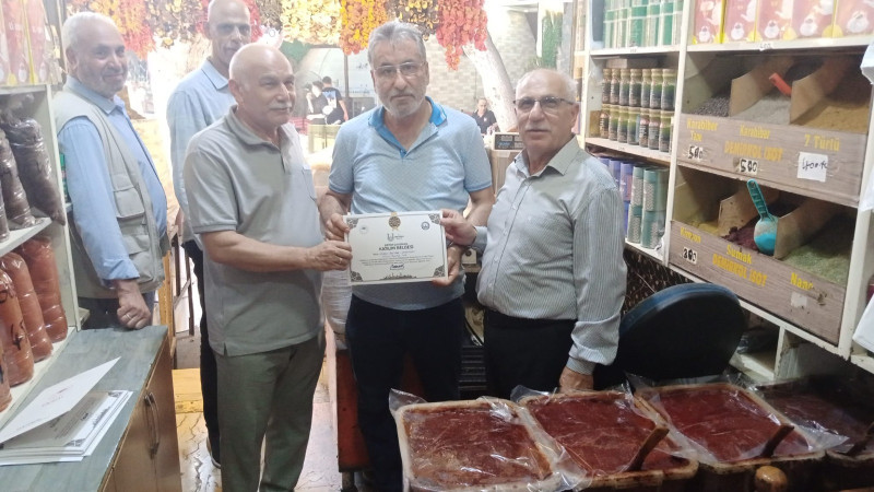 Şanlıurfa'da Eğitime Katılan Esnafa Belgeleri Verildi