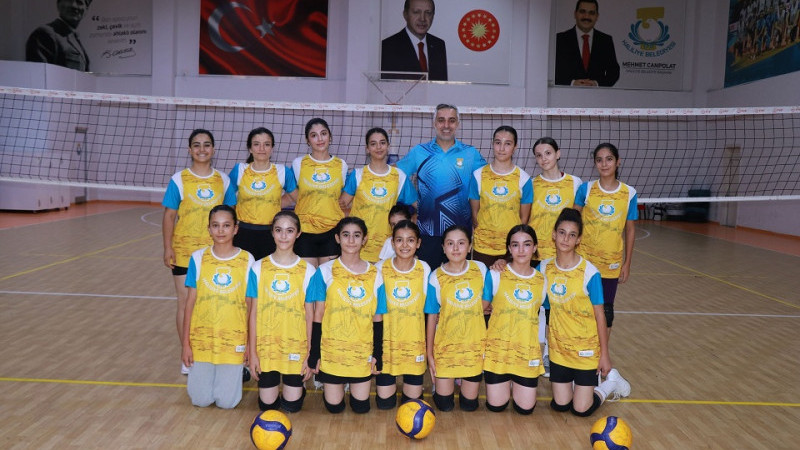 Haliliye'deki Voleybol Kursları Gençlerden Yoğun İlgi Görüyor