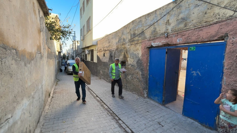 Eyyübiye'de Yetim, Yaşlı, Hasta ve Kimsesiz Vatandaşlara Destekler Sürüyor