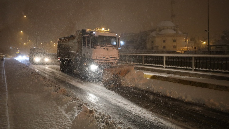 Şanlıurfa Büyükşehir Belediyesi'nin Tüm Araç ve İlgili Personelleri Kar Mesaisi Yaptı