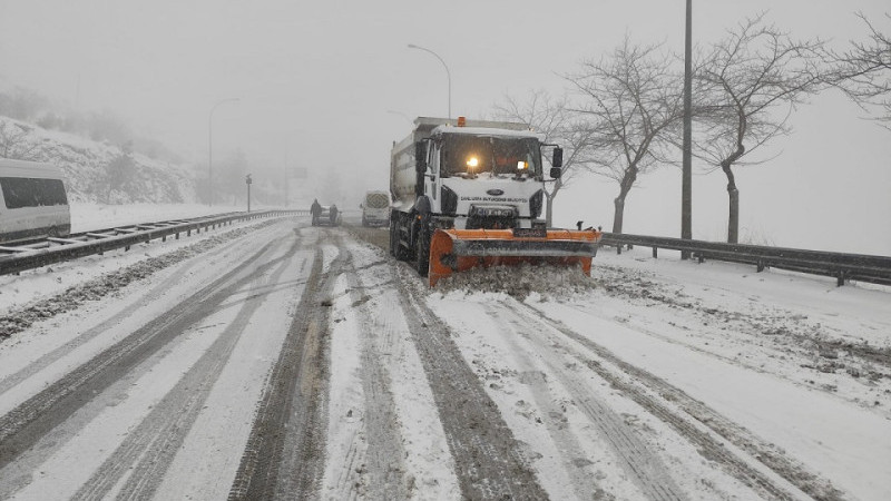 Şanlıurfa Büyükşehir Belediyesi'nin Karla Mücadelesi Sürüyor