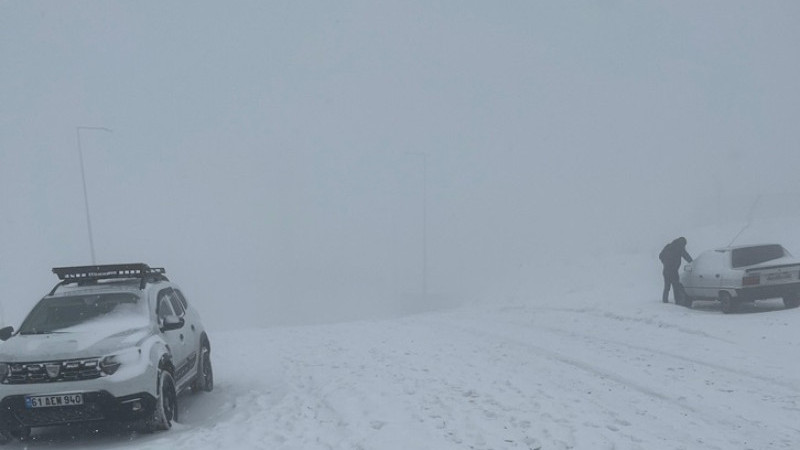Şanlıurfa'da Yopğun Kar Yağışı Nedeniyle 4 Adet Tali Yol Ulaşıma Kapandı