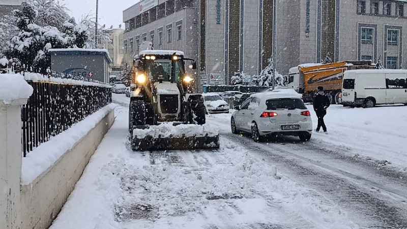  Haliliye Belediyesi ekipleri Karla Mücadele Çalışması Yaptı