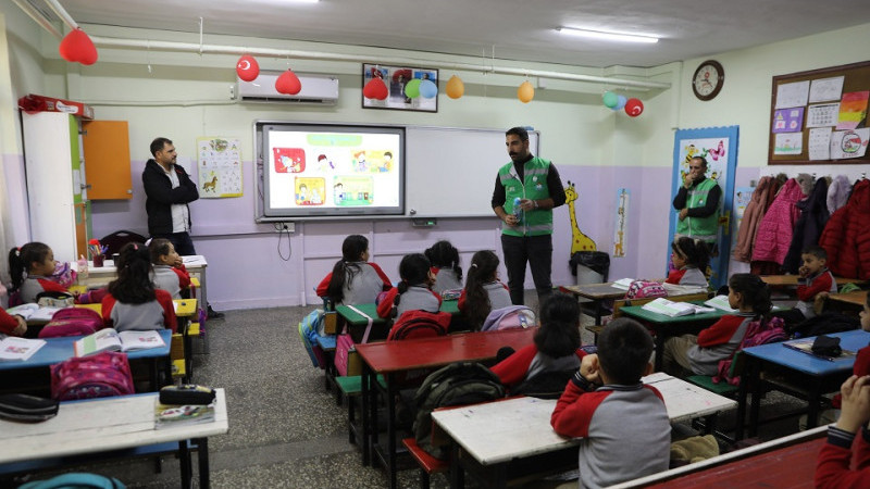 Haliliye'de Öğrencilere Geri Dönüşüm Anlatılıyor