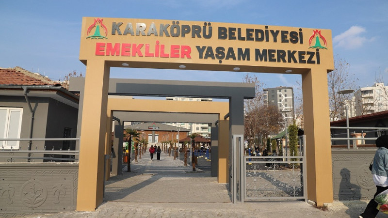 Emekliler Karaköprü'deki Emekliler Yaşam Merkezinde Buluşuyor