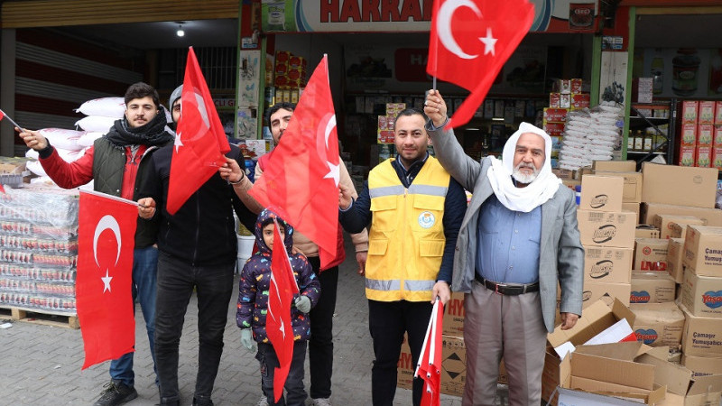  Haliliye'de Esnaf ve Vatandaşlara Türk Bayrağı Dağıtıldı