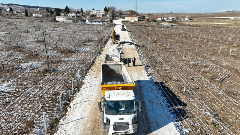 Şanlıurfa Büyükşehir Belediyesi Karaköprü'de Gurup Yolunu Asfalt Yapıyor