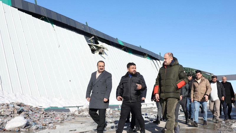 Başkan Gülpınar, Kar Nedeniyle Hasar Gören İş Yerlerini İnceledi