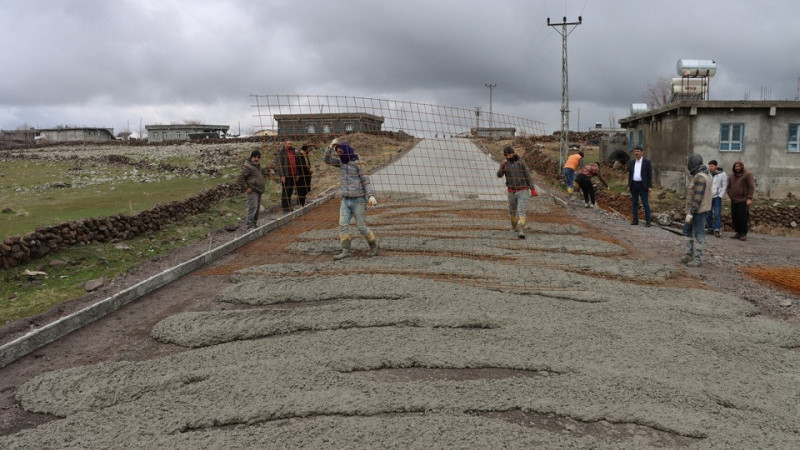 Şanlıurfa Büyükşehir Belediyesi Siverek’te Yol Çalışması Yaptı