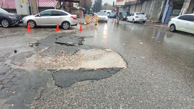 Şanlıurfa’da Sağanak Yağış Yolları Tahrip Etti