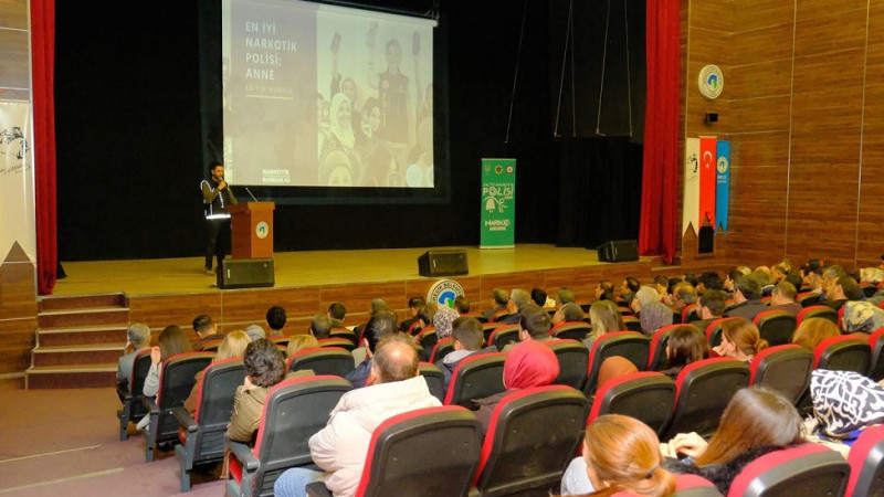 Birecik’te Bağımlılık ve Bilişim Dolandırıcılığı Toplantısı Yapıldı