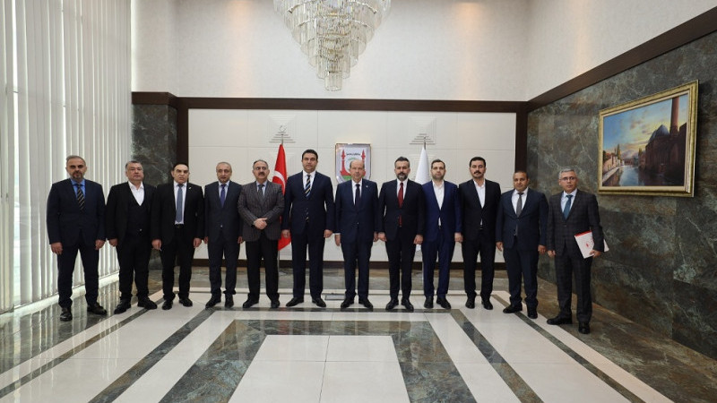 KKTC Eski Cumhurbaşkanı Tatar Şanlıurfa’da, Büyükşehir Belediyesi’ne Ziyaret