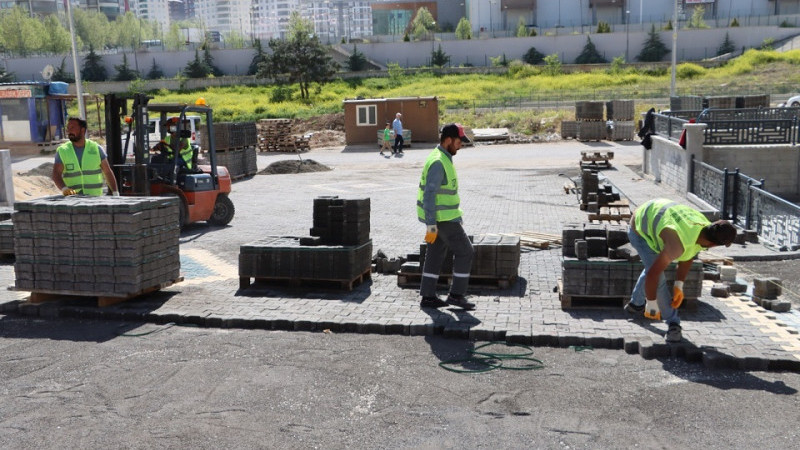 Karaköprü'de 12 Ekiple Yol Yapım, Bakım ve Onarım Çalışmaları Sürüyor