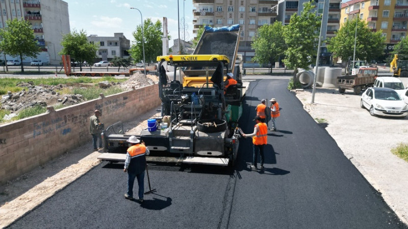 Büyükşehir Belediyesi Viranşehir Sıcak Asfalt Çalışmalarını Tamamladı