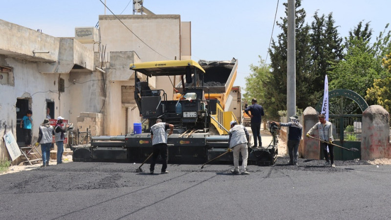 Şanlıurfa Büyükşehir Belediyesi'nden Yardımcı-Kısas Yolunda Asfalt Çalışmaları