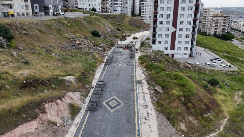 Karaköprü Doğukent Mahallesi’nde Yol Mesaisi Sürüyor