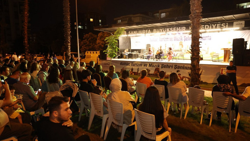 Karaköprü'de Açık Hava Müzik Dinletisi Düzenlendi