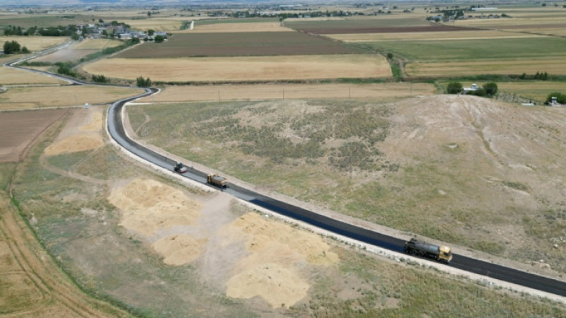 Şanlıurfa Büyükşehir Belediyesi'nden Eyyübiye Kırsalında Yol Çalışmaları