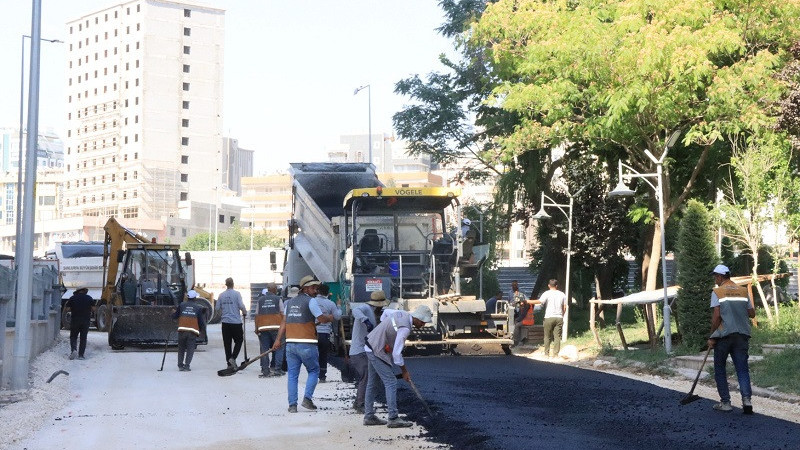 Şanlıurfa Büyükşehir Belediyesi'nden Karaköprü Akpıyar Mahallesi’nde Yol Çalışmaları