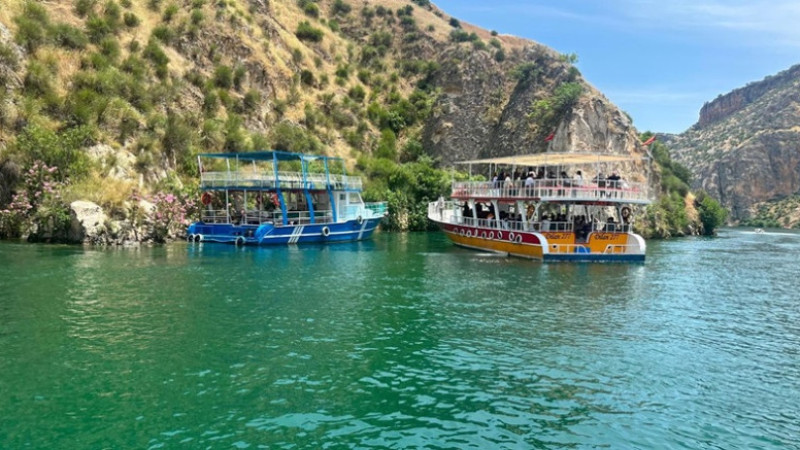 Halfeti’de Tekne Turları Tepki Çekiyor: Yüksek Ücret ve Nakit Ödeme Şikâyeti