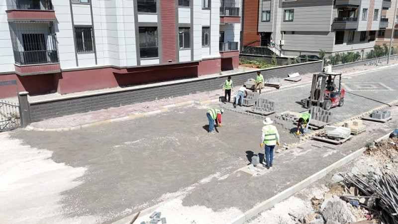 Karaköprü'de Kaldırım ve Yol Çalışmaları Devam Ediyor