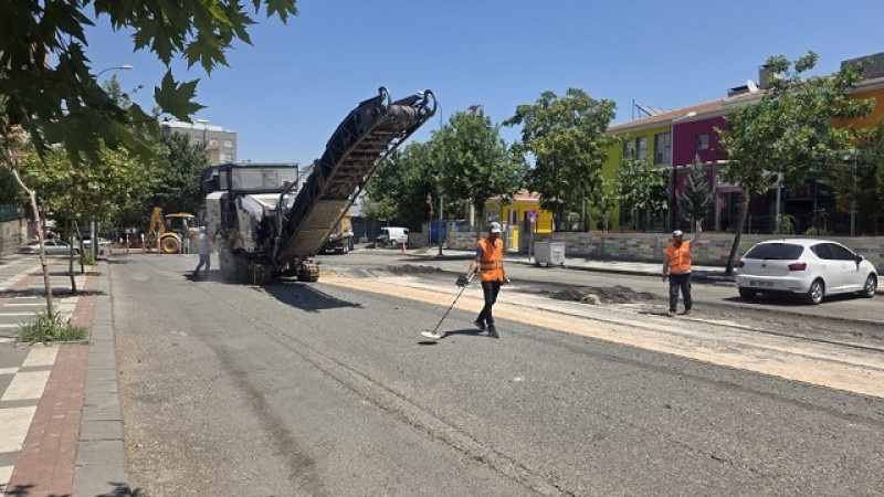 Şanlıurfa Büyükşehir Belediyesi'nden Siverek'te Caddede Yenileme Çalışmaları 