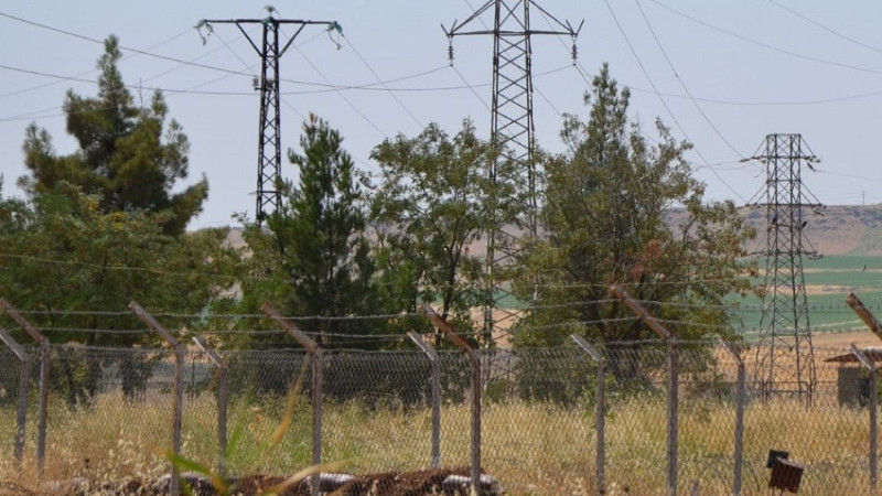Haliliye'de Elektrik Direği İsyanı: “Selden Kurtulduk, Elektrikten mi Ölelim?”