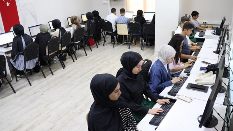 Haliliye Belediyesi Gençlerin Eğitimine Desteğini Sürdürüyor