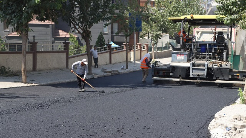 Şanlıurfa Büyükşehir Belediyesi Karaköprü'de Asfalt Çalışması Yaptı 