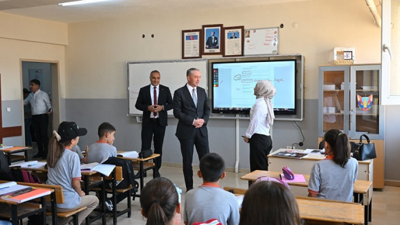 Milli Eğitim Müdürü Kökrek Tekyamaç İlkokulu/Ortaokulu'nda Öğrenciler ile Bir Araya Geldi