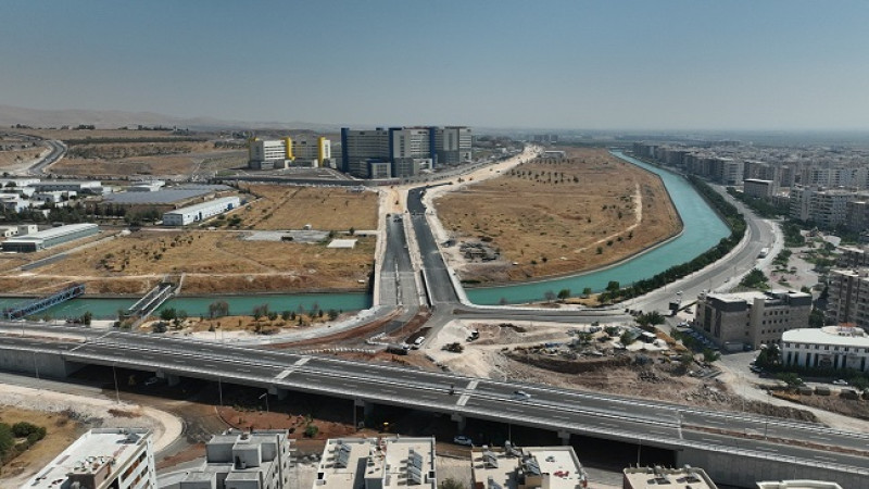 Şanlıurfa Büyükşehir Belediyesi Şehir Hastanesi Yolunu Asfaltlıyor