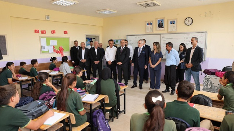Karaköprü Belediye 400 Öğrenciye Kırtasiye Desteğinde Bulundu