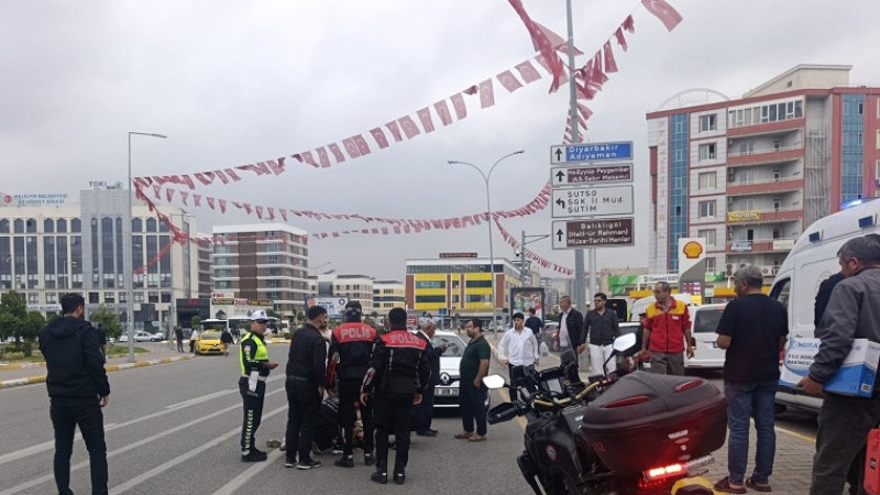 Şanlıurfa Valilik Kavşağı’nda Feci Kaza! 16 Yaşındaki Çocuk Ağır Yaralandı
