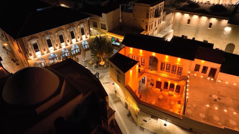 Büyükşehir Belediyesi Eski Urfa’da 275 Sokağı Işıklandırdı