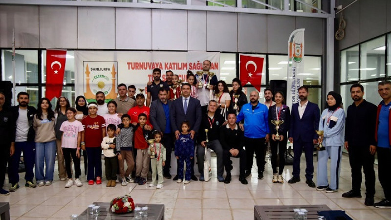 Şanlıurfa'da Cumhuriyet Bayramı Tenis Turnuvası Ödül Töreniyle Tamamlandı
